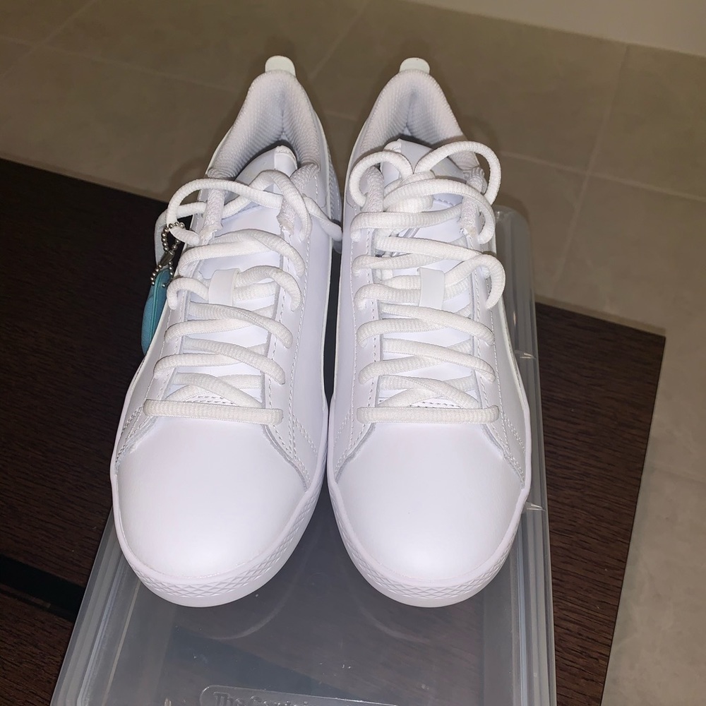NEW PUMA Women's Smash V2 Sneaker
